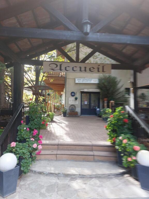 Hotel & Restaurant Le Chalvet Embrun Exterior photo