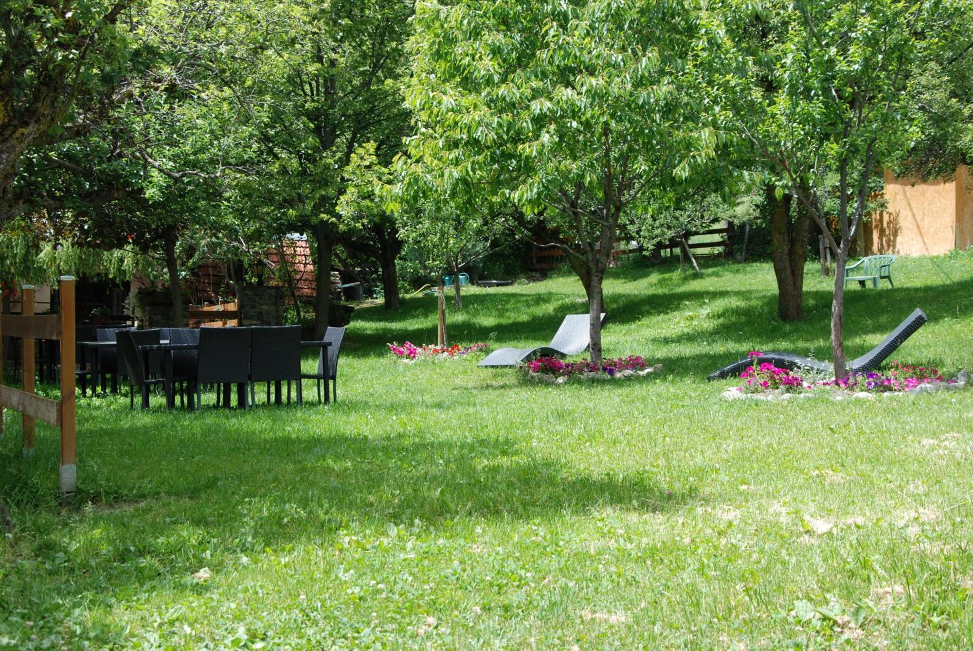 Hotel & Restaurant Le Chalvet Embrun Exterior photo