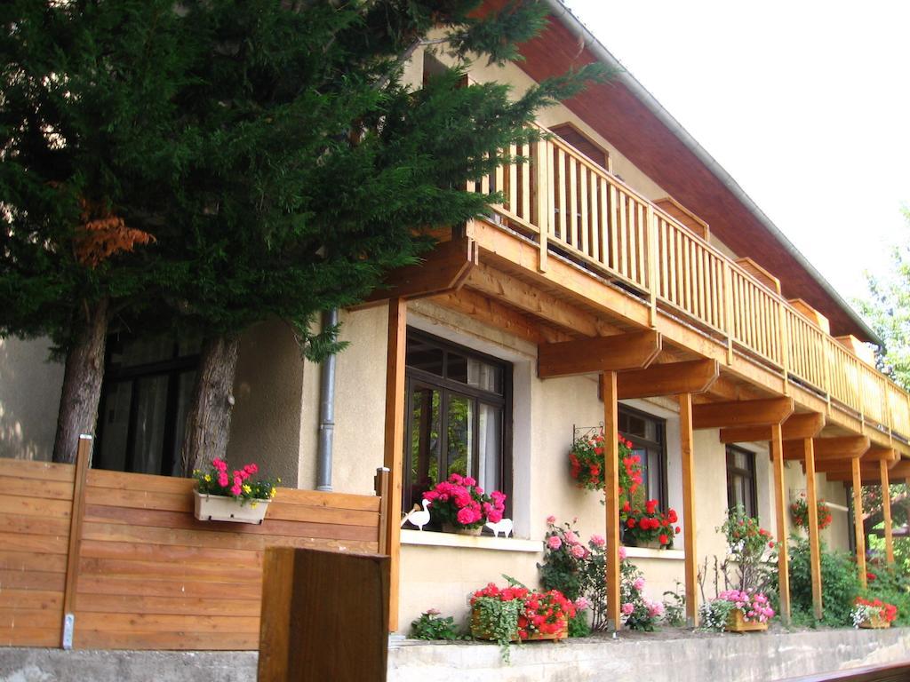 Hotel & Restaurant Le Chalvet Embrun Exterior photo
